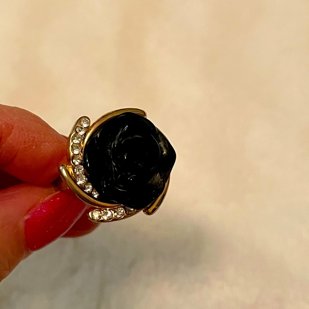 Beautiful Vintage black rose ring